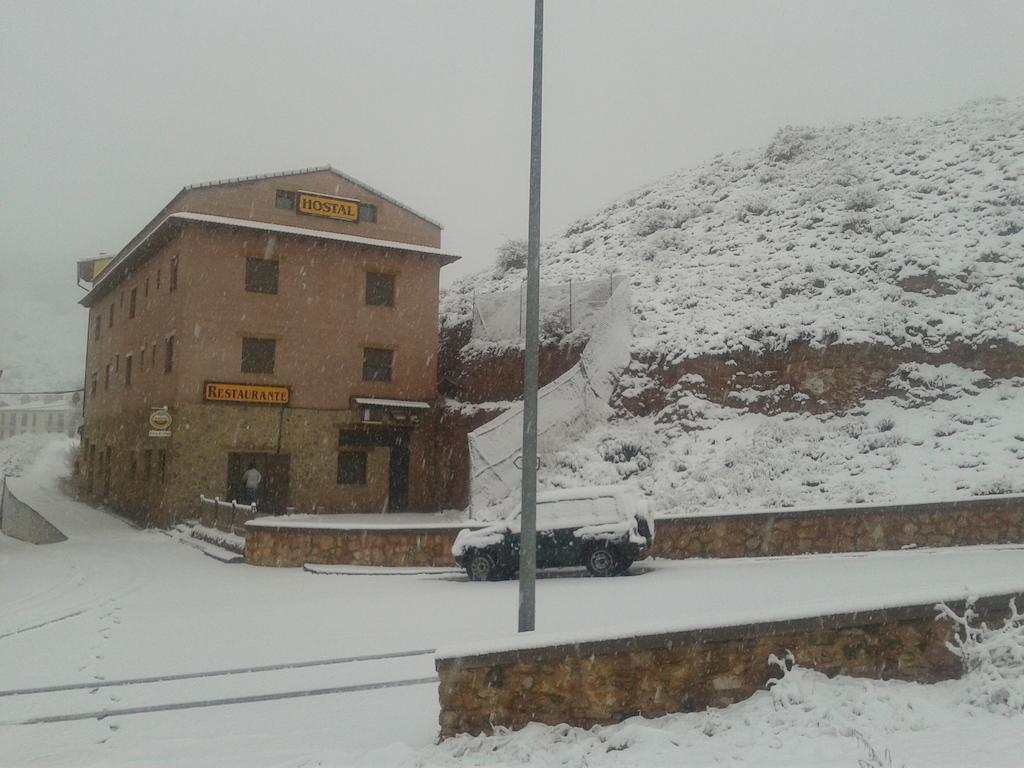 Hostal El Olmo Camarena de la Sierra Bagian luar foto