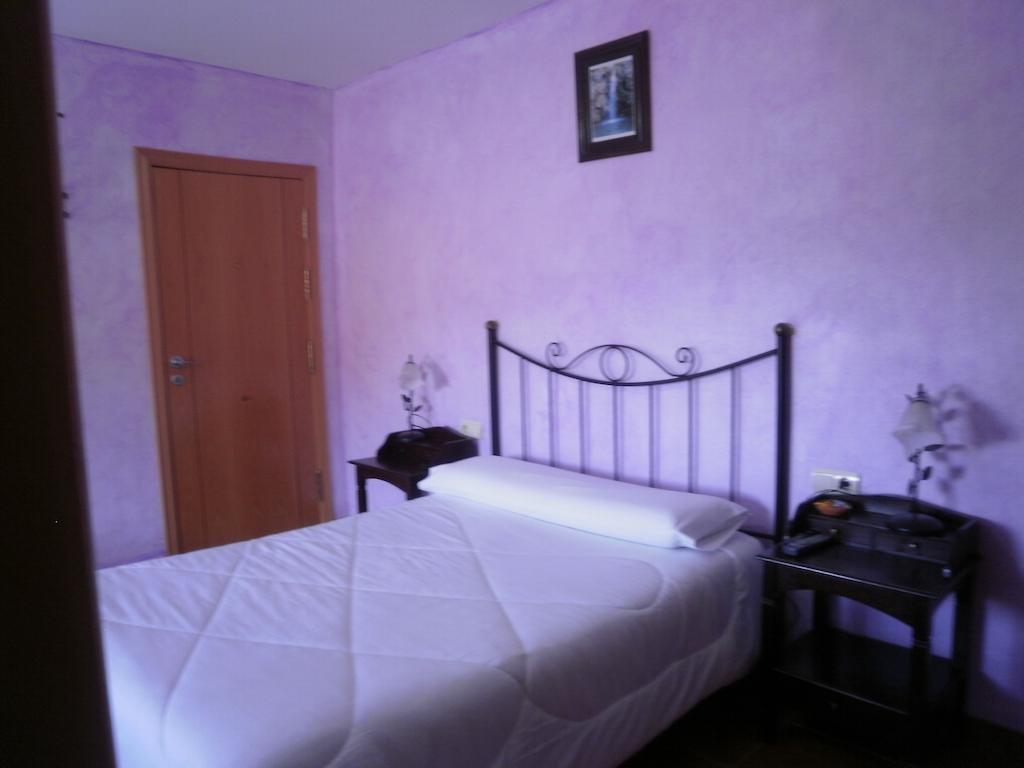 Hostal El Olmo Camarena de la Sierra Ruang foto
