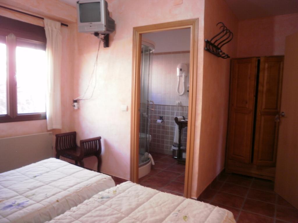 Hostal El Olmo Camarena de la Sierra Ruang foto
